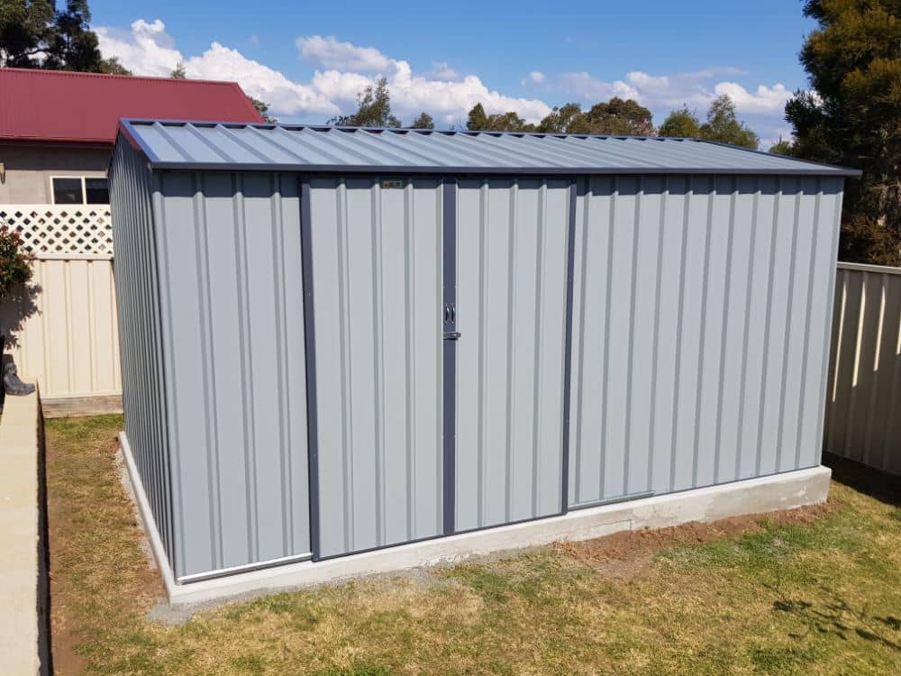 Custom Garden Sheds built and installed by New Look Shed City. Deluxe 4.61m x 3.1m gable in windspray & ironstone