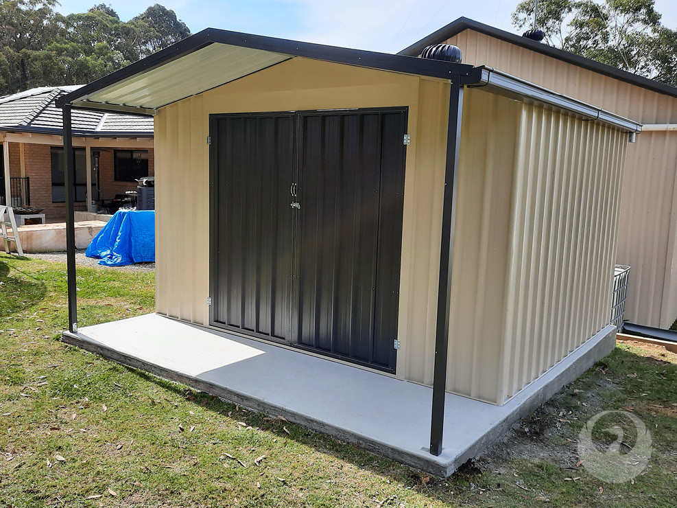 Custom Garden Shed built and installed by New Look Shed City. Deluxe 3.860 x 3.100 gable shed with double hinged doors and awning in classic cream & monument trims.