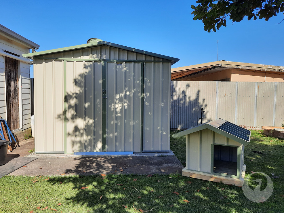Custom Garden Shed built and installed by New Look Shed City. 3.100 x 2.340 deluxe gable in evening haze with pale eucalypt trims & matching dog kennel